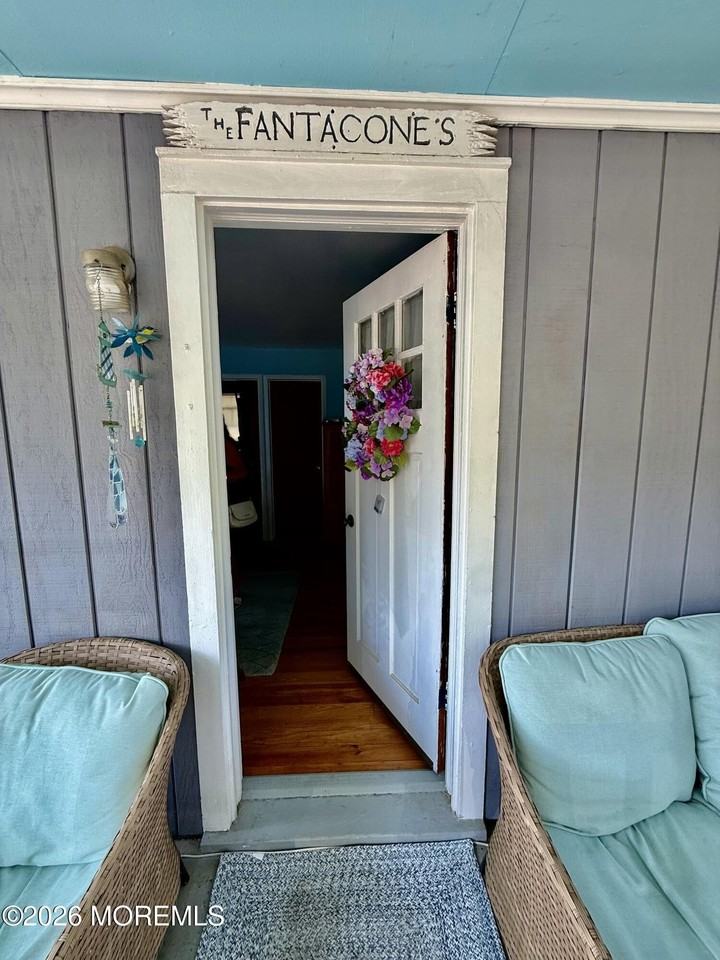 429 Tappan St - Photo 3 of 12