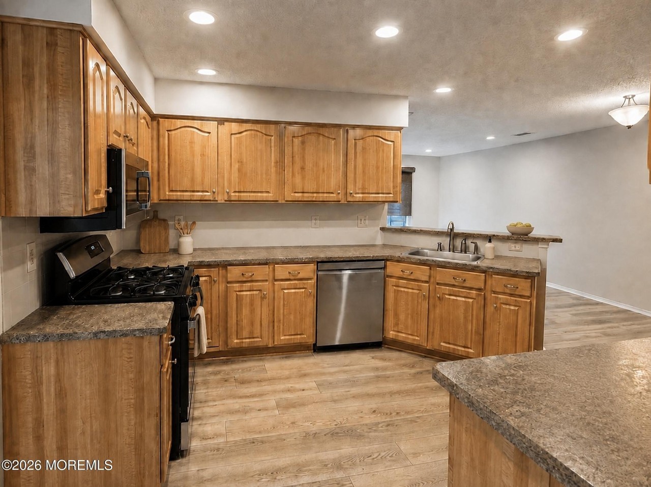 17 Old Orchard Ln - Photo 7 of 21