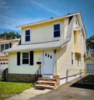 featured image of 1223 Briarwood Rd