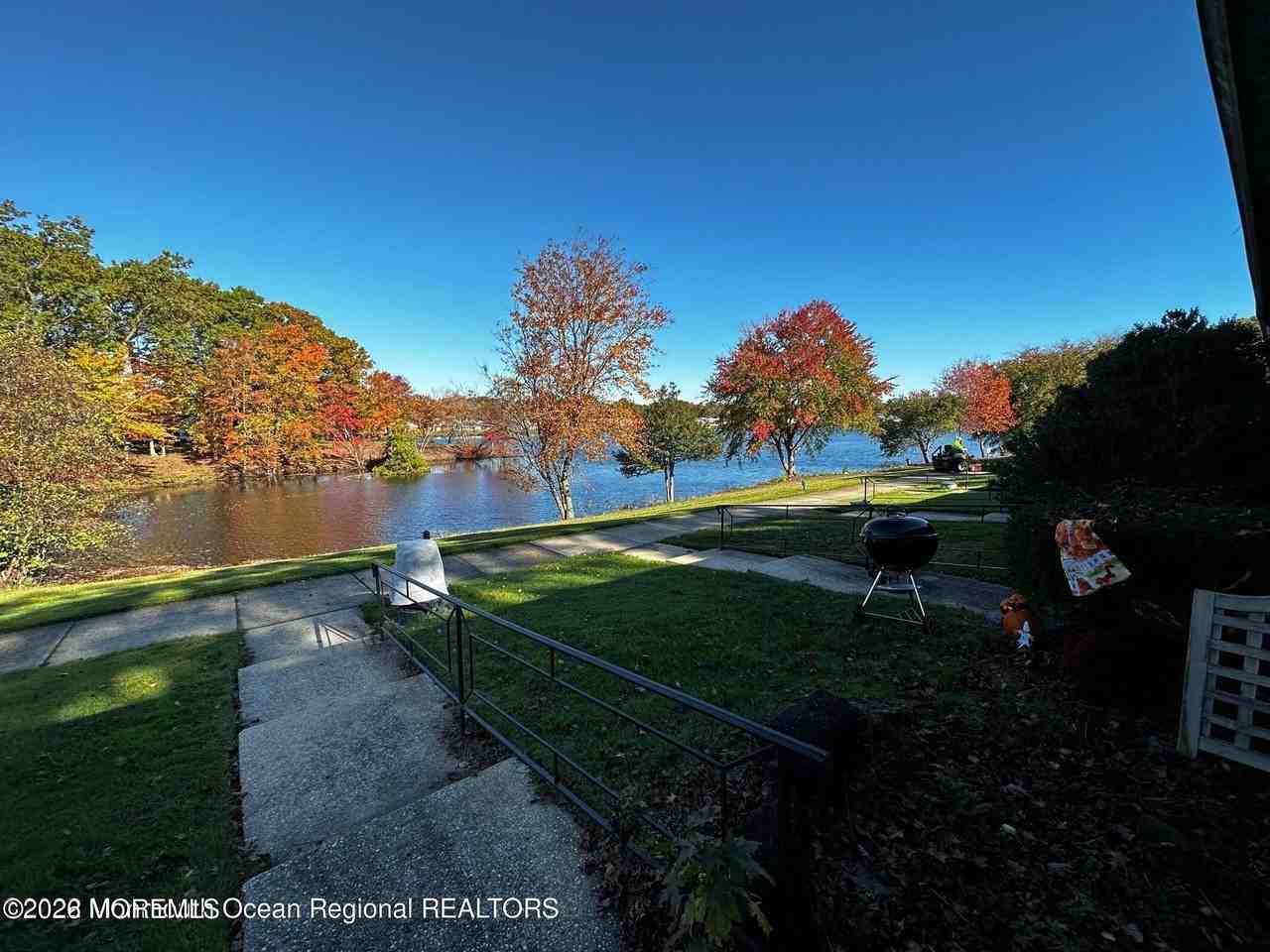 106 Edinburgh Ln - Photo 6 of 33