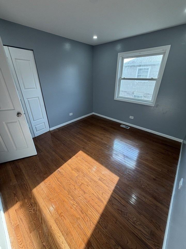 7905 163rd Pl #7905 - Photo 3 of 6