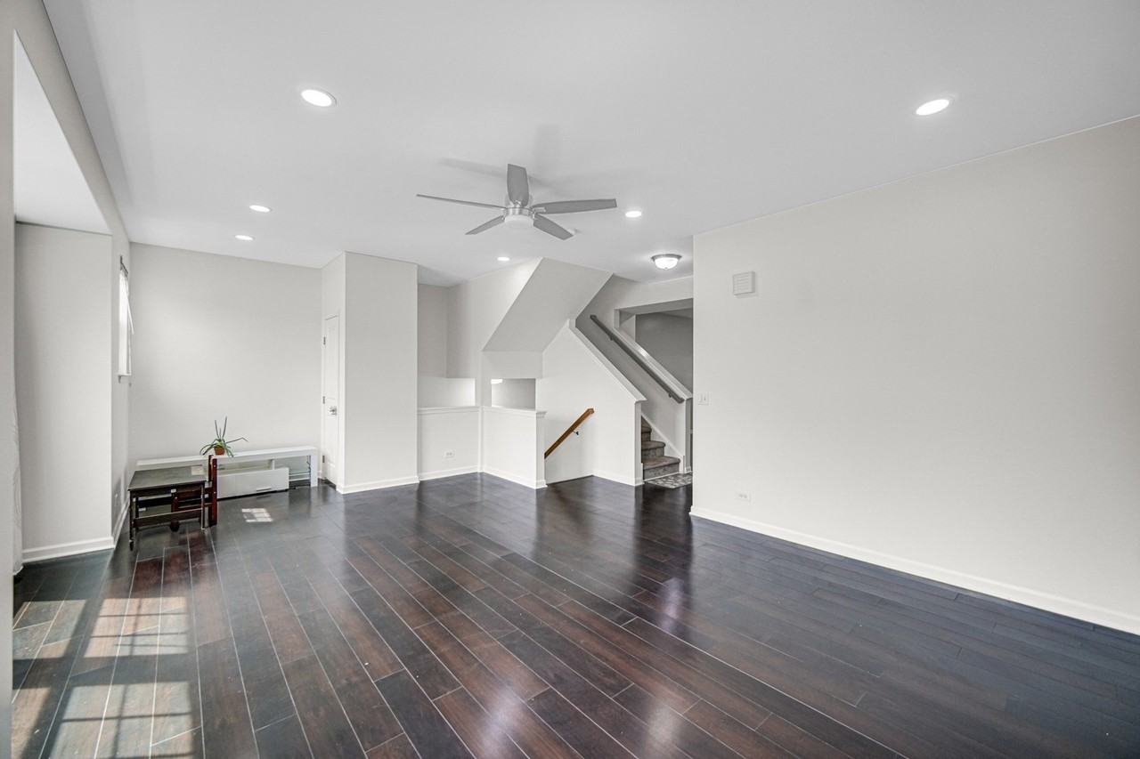 3335 Kentshire Cir - Photo 3 of 25