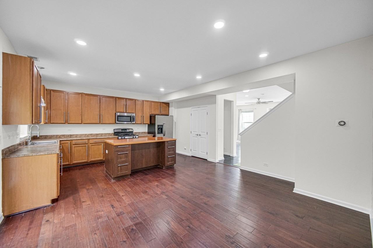 3335 Kentshire Cir - Photo 6 of 25