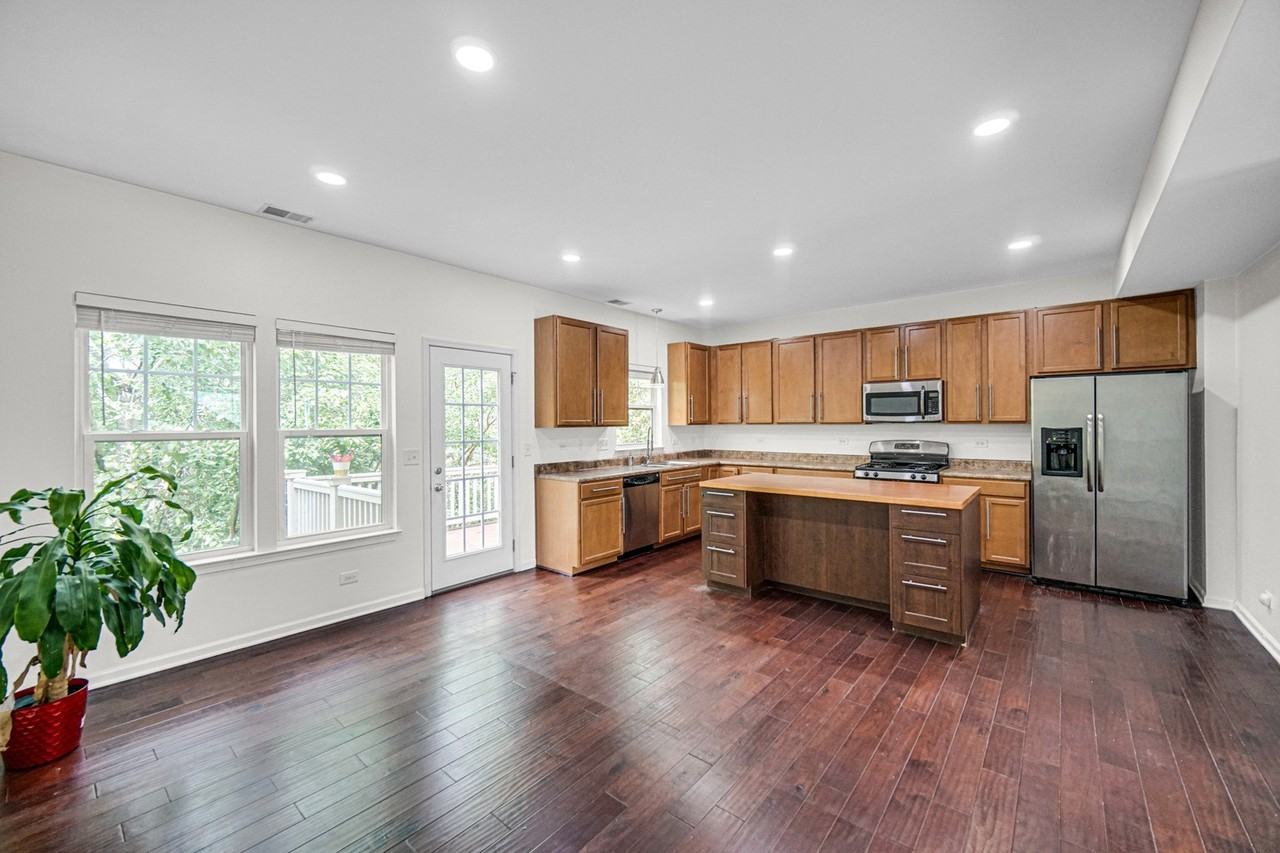3335 Kentshire Cir - Photo 7 of 25