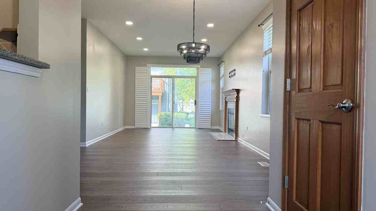 2437 Oneida Ln #2437 - Photo 2 of 16