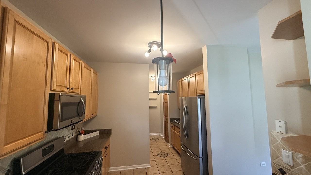 2437 Oneida Ln #2437 - Photo 3 of 16
