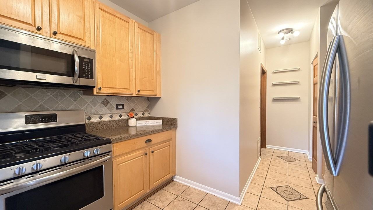 2437 Oneida Ln #2437 - Photo 5 of 16