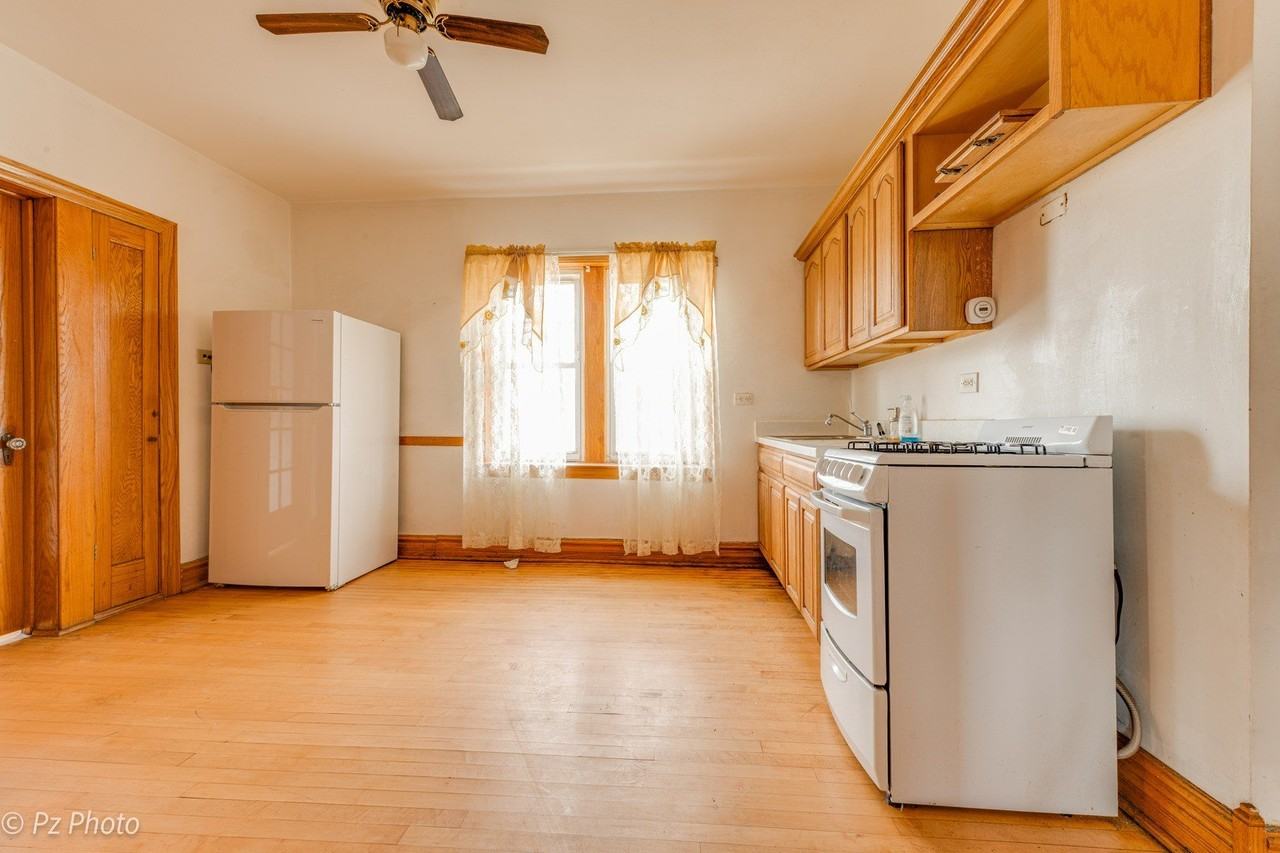 4759 S Springfield Ave #2 - Photo 3 of 13
