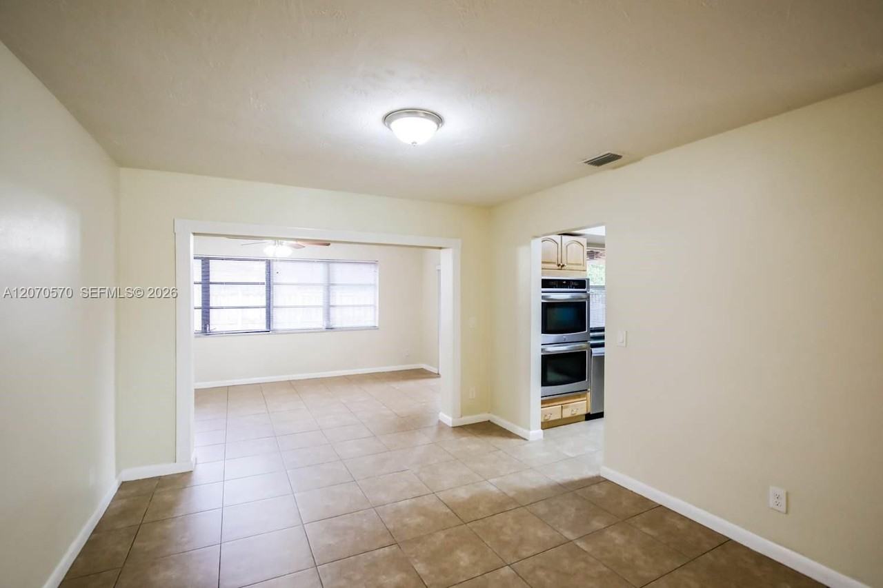 5313 Sw 118th Ave - Photo 4 of 8