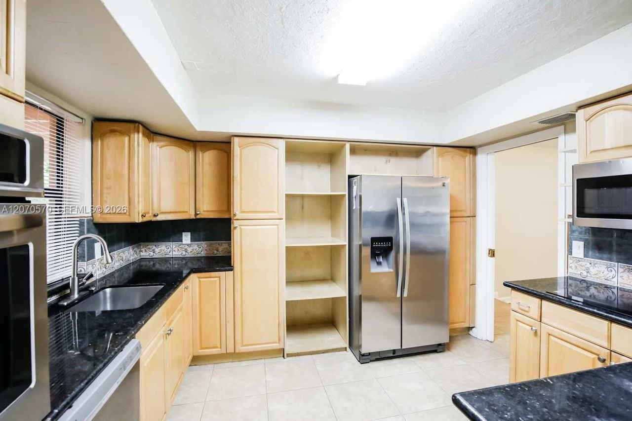 5313 Sw 118th Ave - Photo 5 of 8