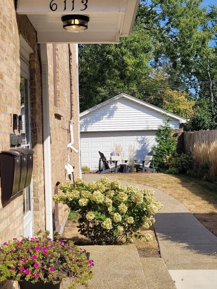 6113 N Karlov Ave #2 - Photo 3 of 5