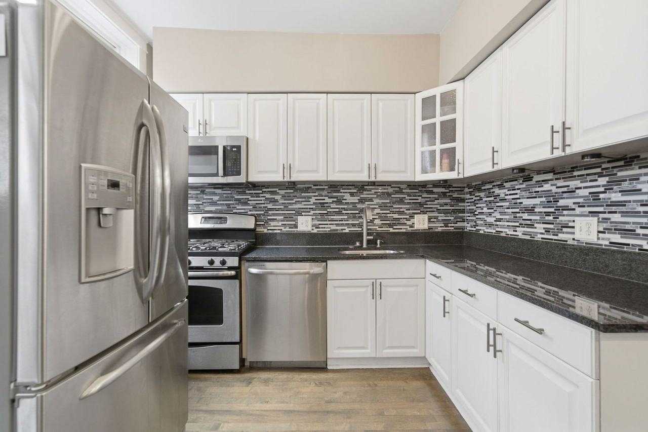 727 W Buckingham Pl #6 - Photo 2 of 13