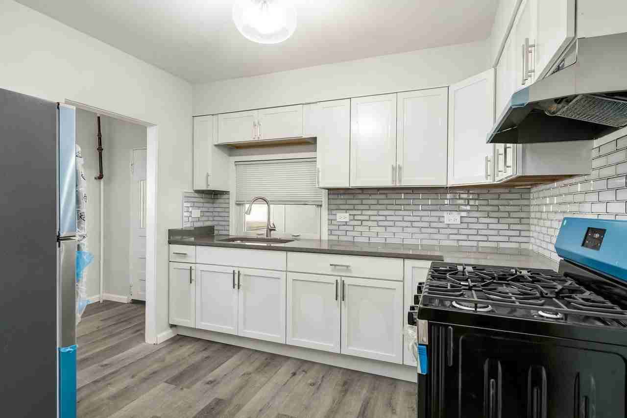 931 Dunlop Ave - Photo 6 of 17