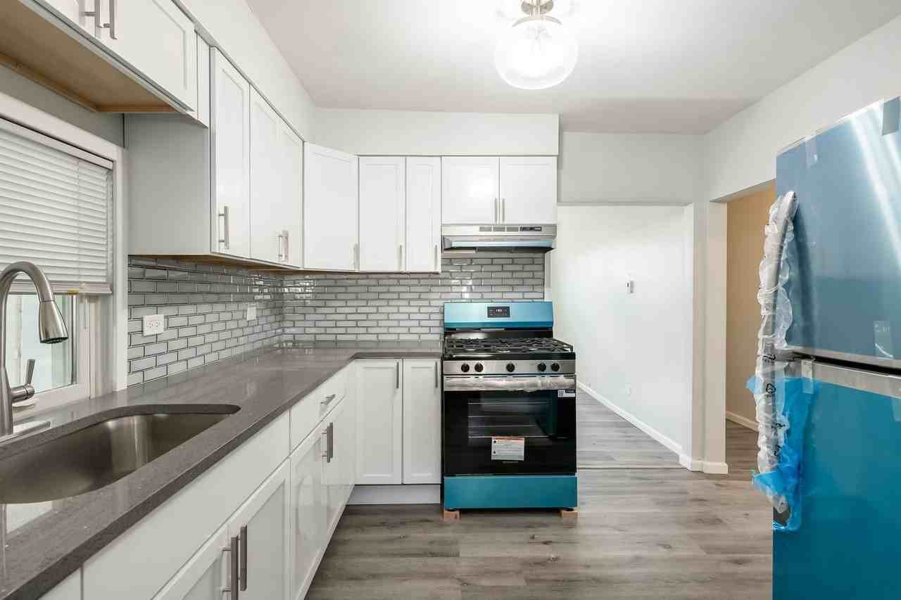931 Dunlop Ave - Photo 7 of 17