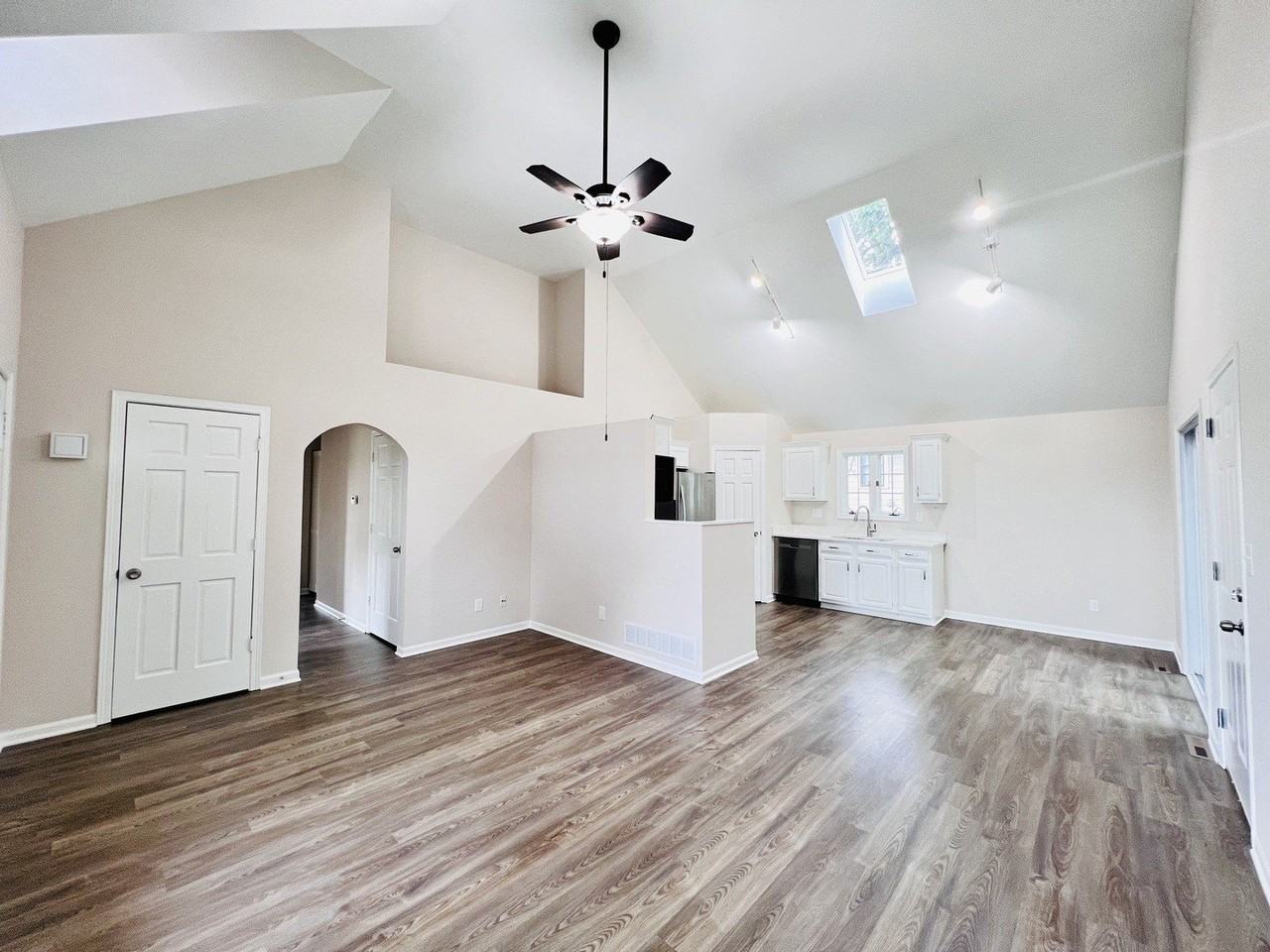 203 E Harrison St - Photo 2 of 9