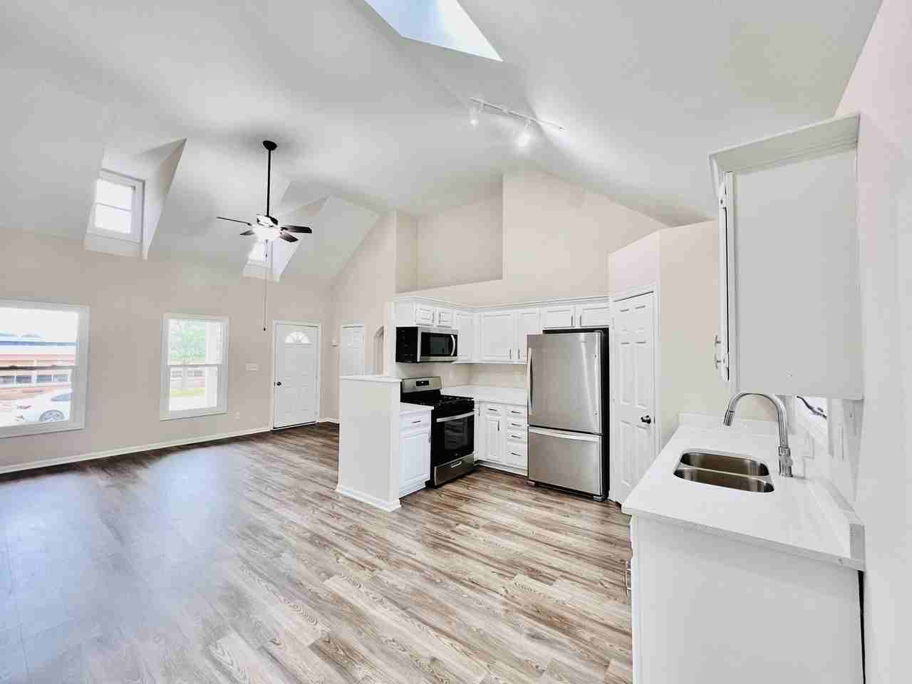 203 E Harrison St - Photo 3 of 9