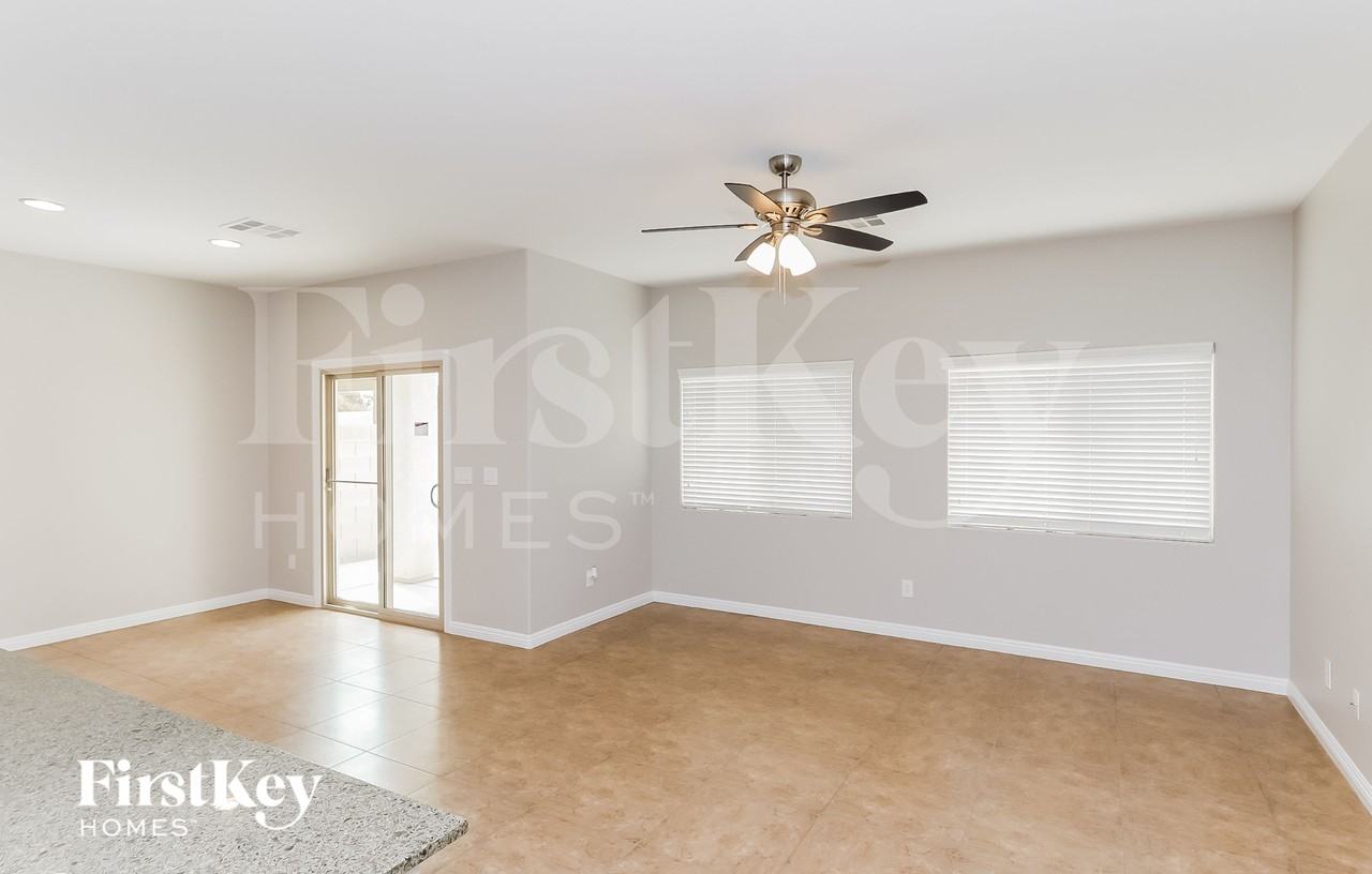 5681 Point Loma Ct - Photo 3 of 15