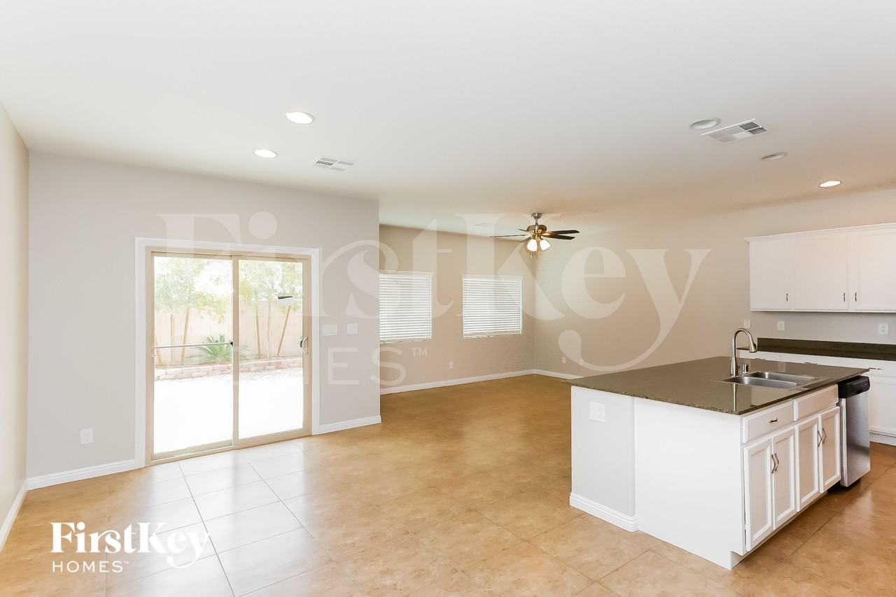 5681 Point Loma Ct - Photo 4 of 15
