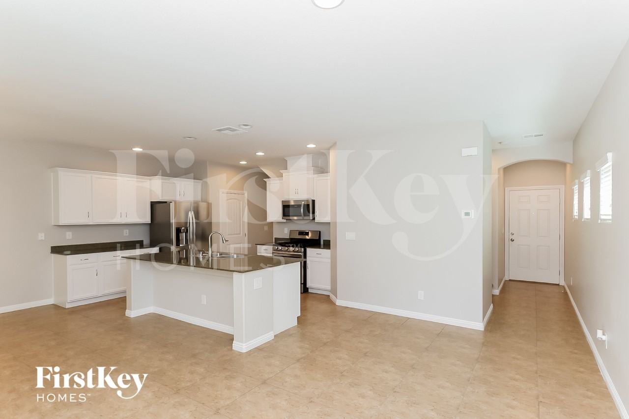 5681 Point Loma Ct - Photo 5 of 15