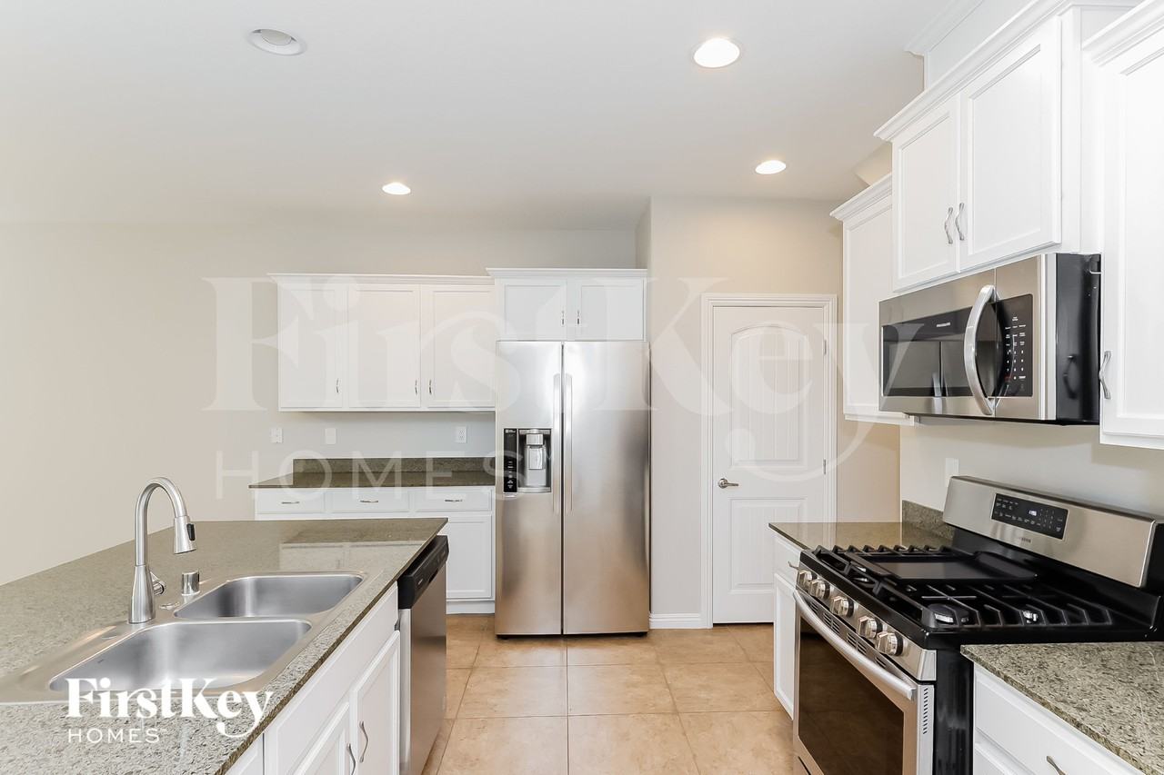 5681 Point Loma Ct - Photo 6 of 15