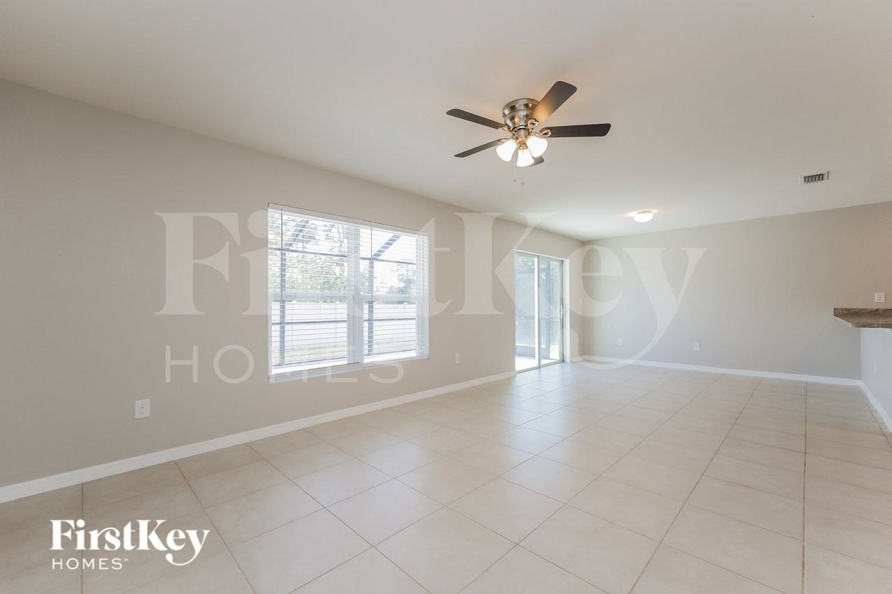 1724 Ne 34th St - Photo 2 of 15