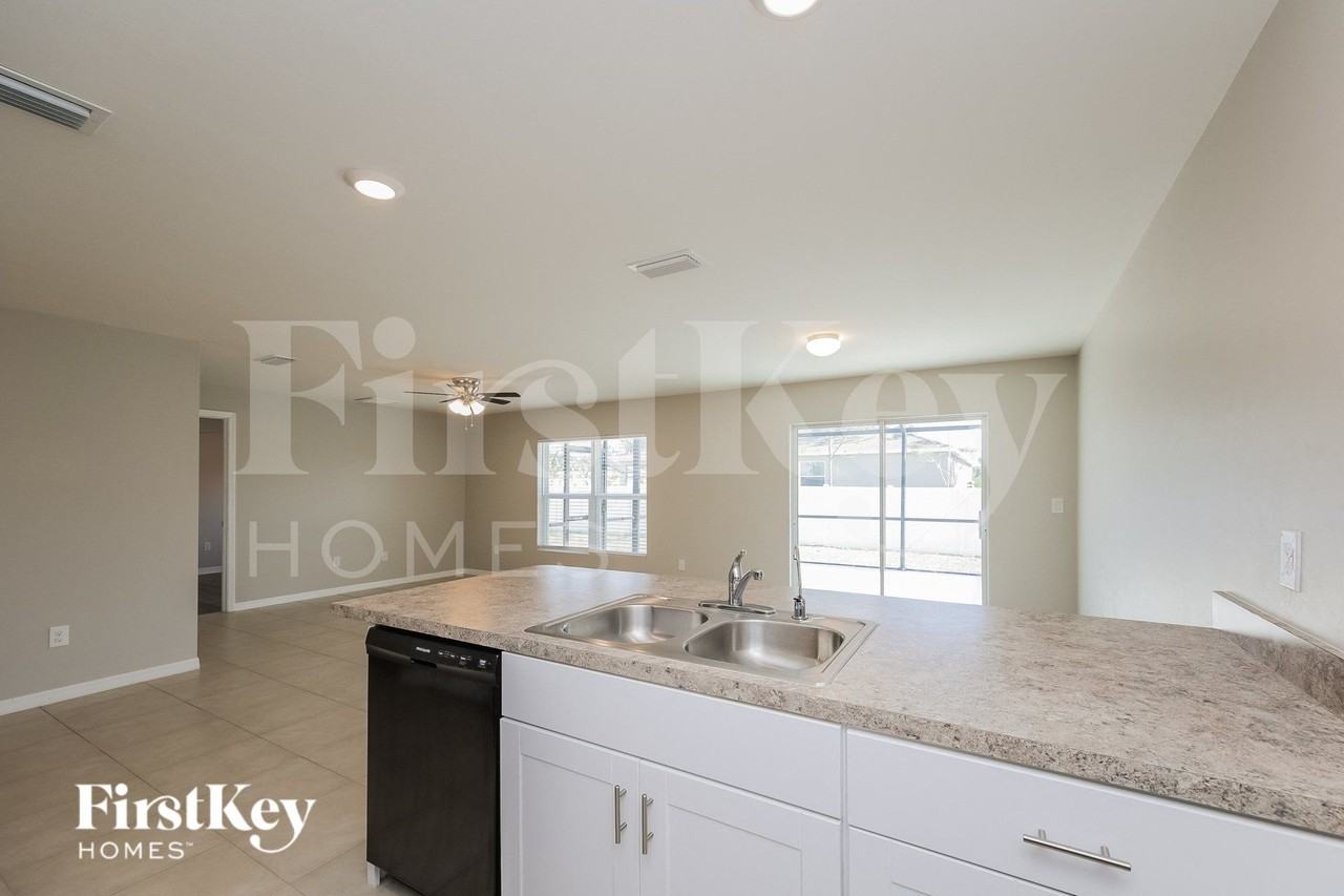1724 Ne 34th St - Photo 6 of 15
