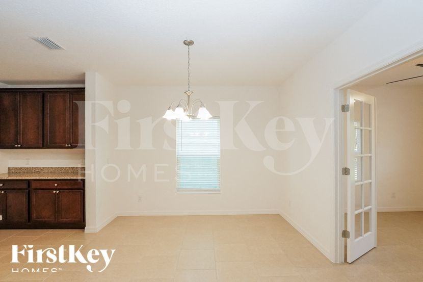 5011 Royal Point Ave - Photo 3 of 15