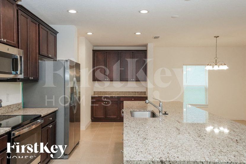 5011 Royal Point Ave - Photo 4 of 15