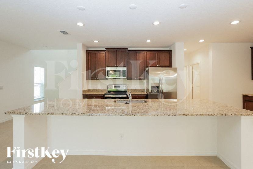 5011 Royal Point Ave - Photo 5 of 15