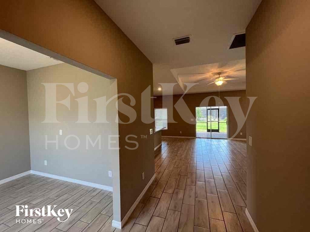 1648 Nw 37th Ave - Photo 2 of 27