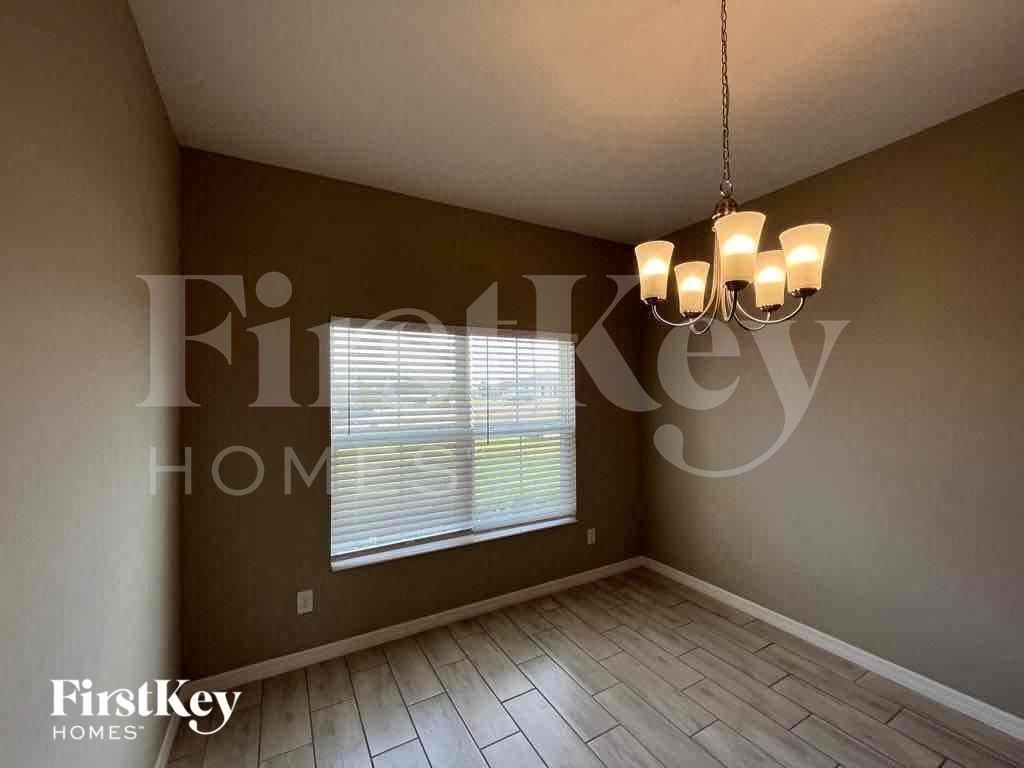 1648 Nw 37th Ave - Photo 3 of 27