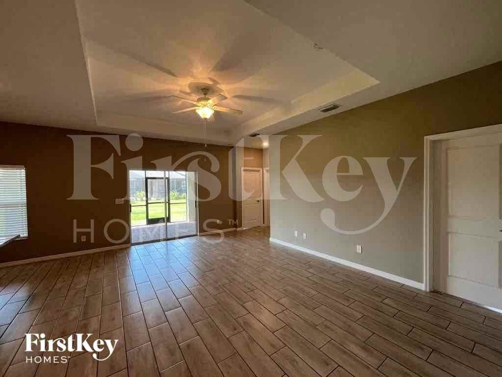 1648 Nw 37th Ave - Photo 4 of 27