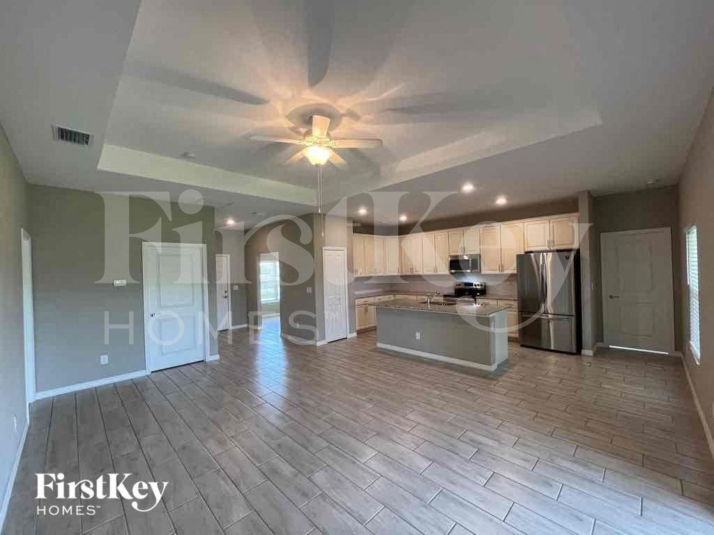 1648 Nw 37th Ave - Photo 5 of 27
