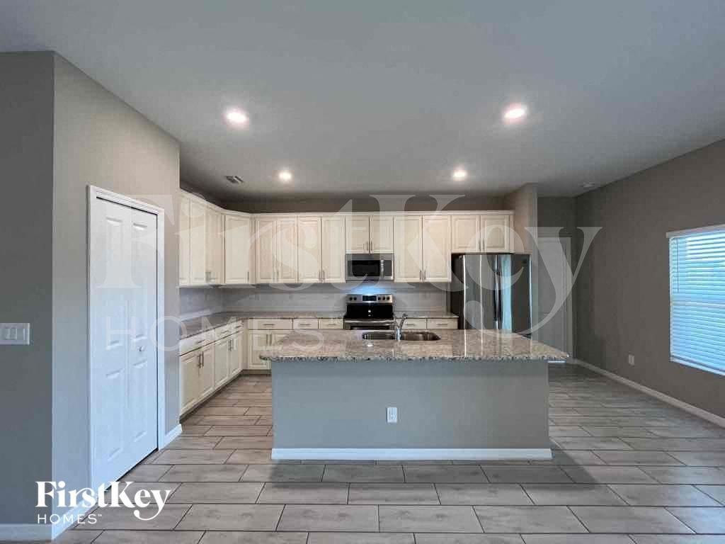 1648 Nw 37th Ave - Photo 6 of 27