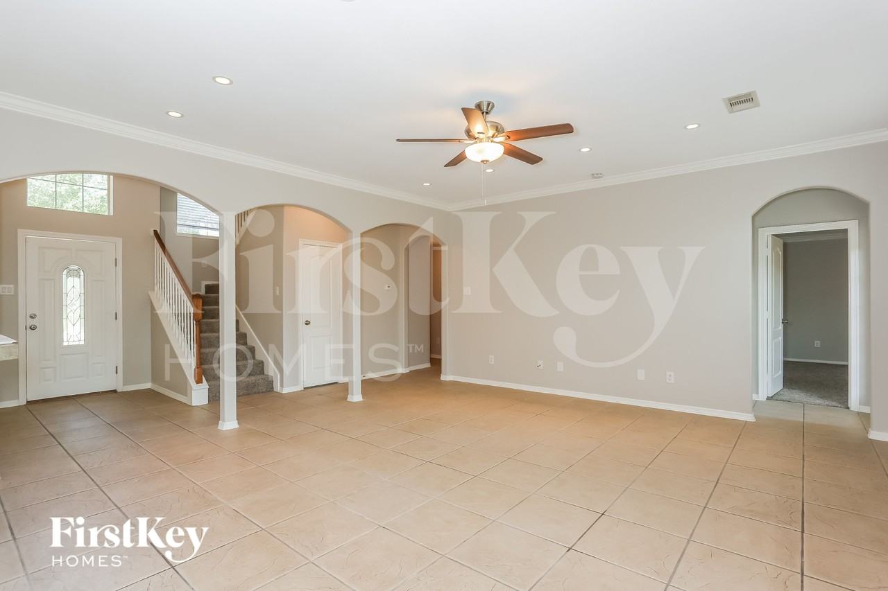18418 Polo Meadow Dr - Photo 3 of 15