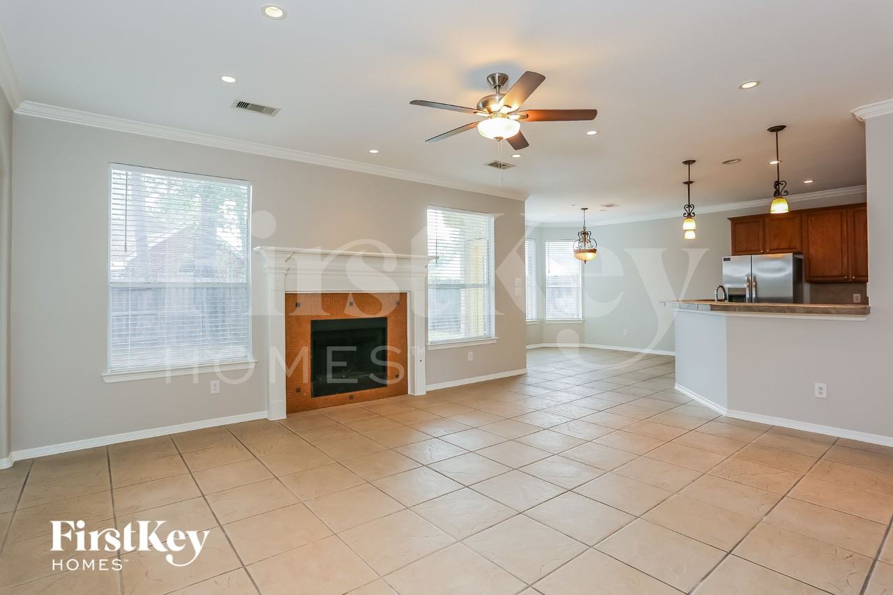 18418 Polo Meadow Dr - Photo 4 of 15