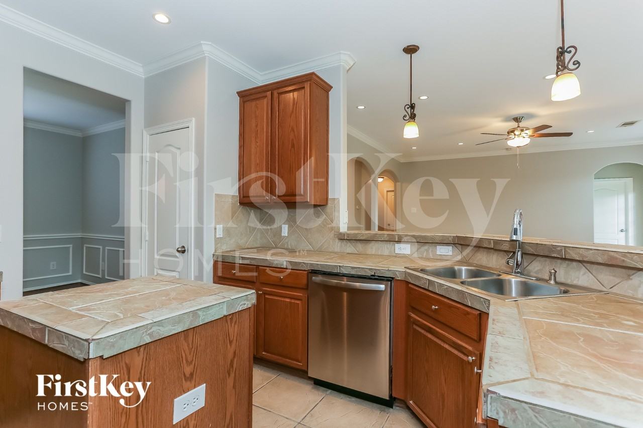 18418 Polo Meadow Dr - Photo 5 of 15
