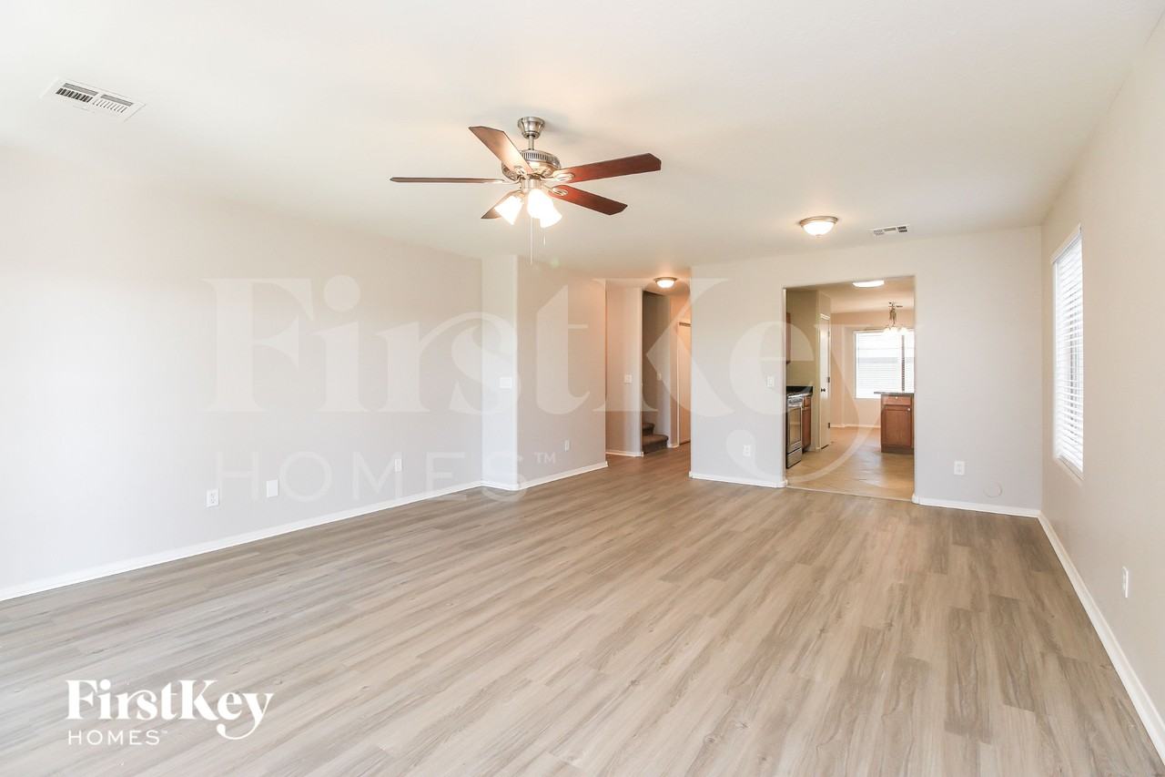4285 E Whitehall Dr - Photo 3 of 15