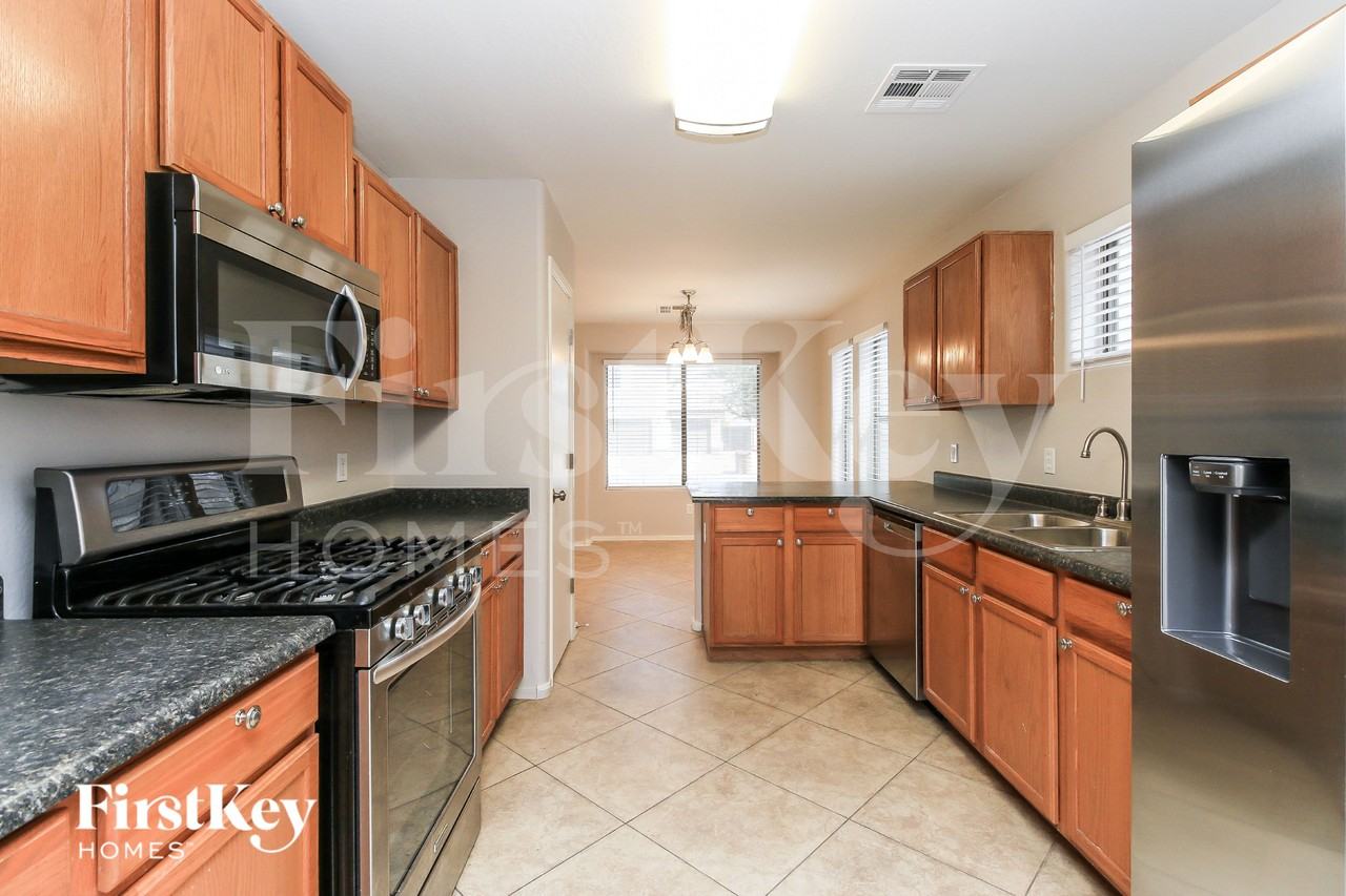 4285 E Whitehall Dr - Photo 5 of 15