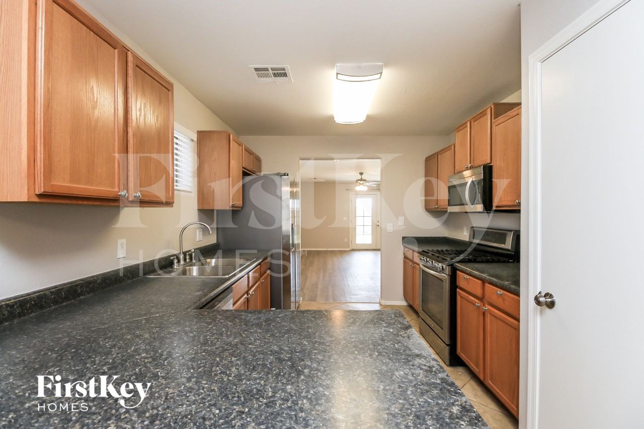 4285 E Whitehall Dr - Photo 6 of 15