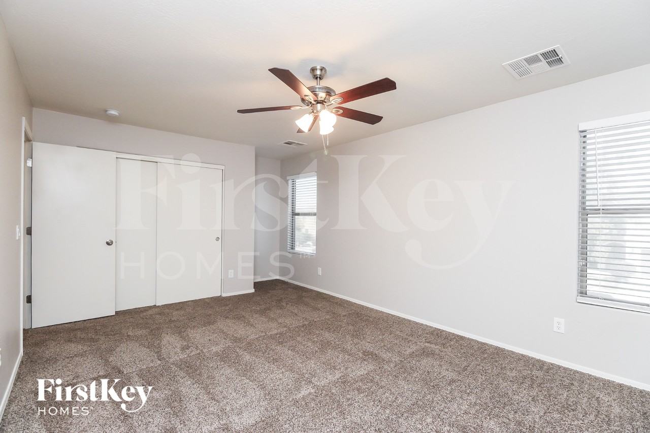 4285 E Whitehall Dr - Photo 7 of 15