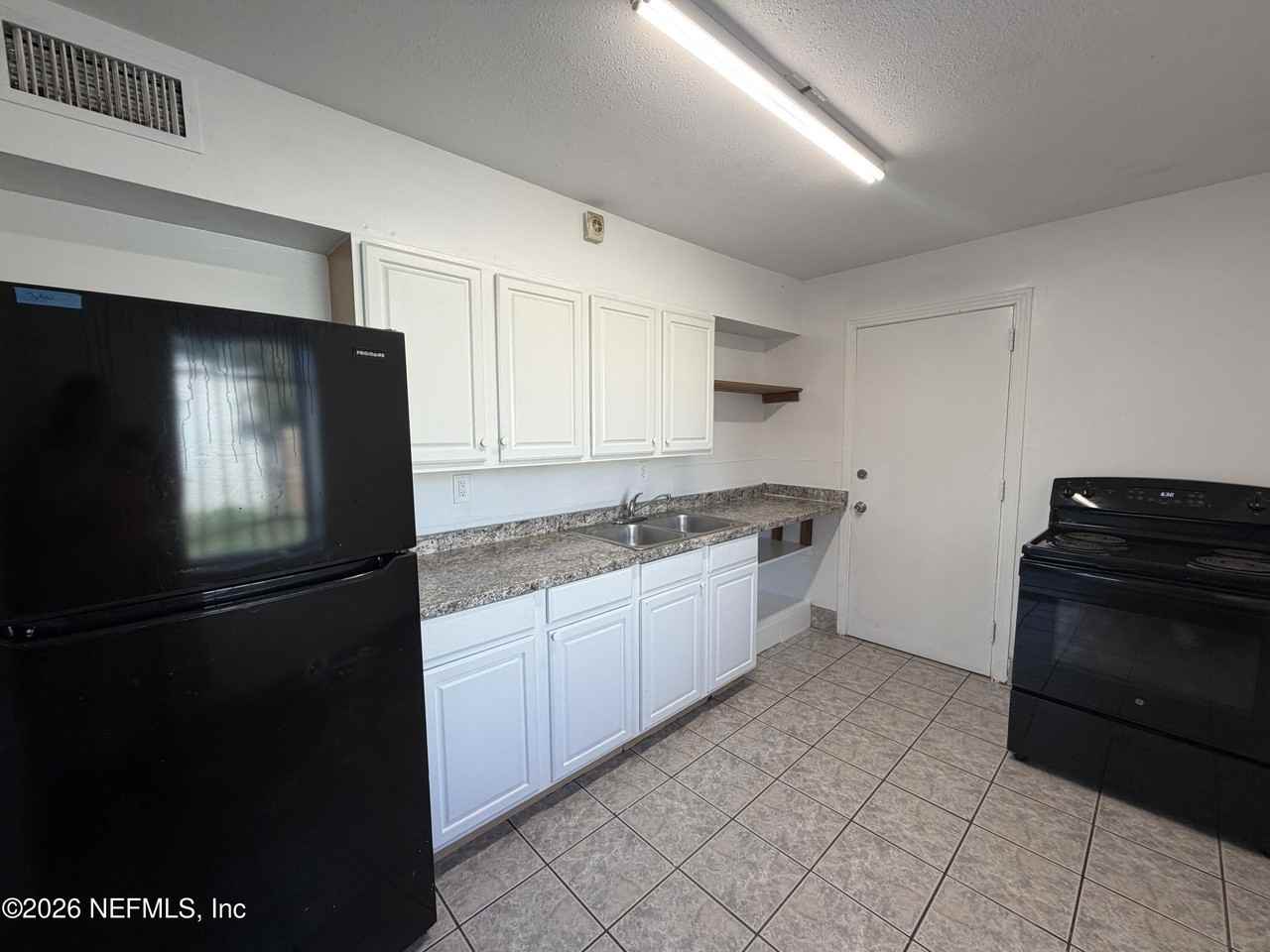 4022 Emerson St - Photo 4 of 13