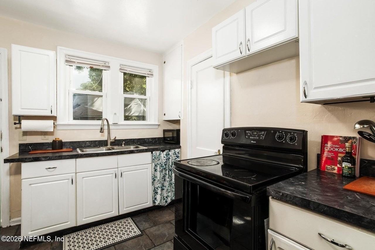 4808 Royal Ave - Photo 6 of 15