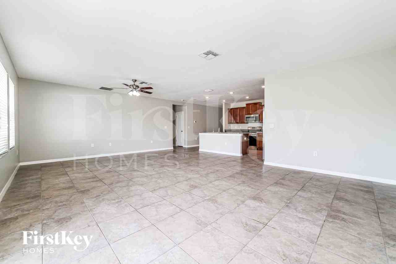 14827 Crescent Rock Dr - Photo 2 of 19