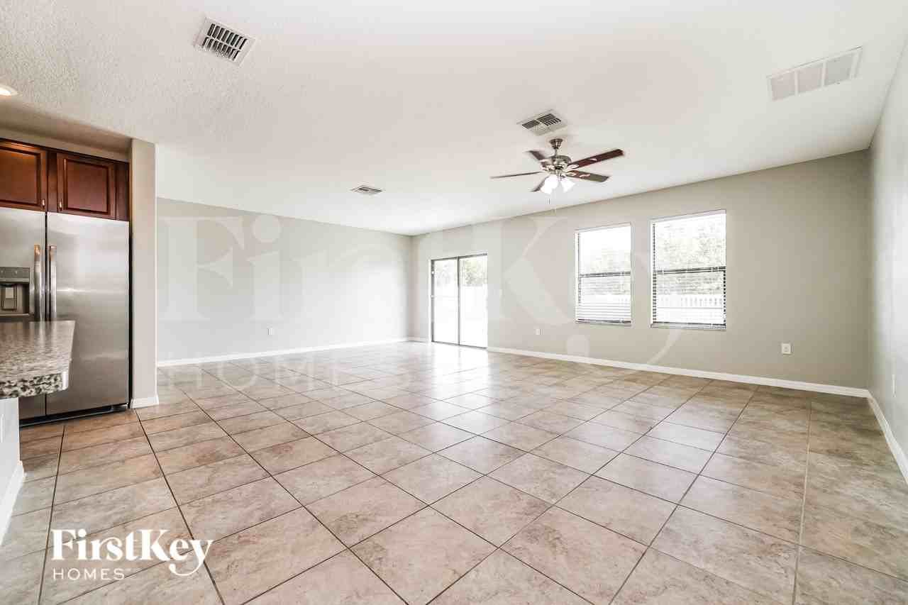 14827 Crescent Rock Dr - Photo 4 of 19