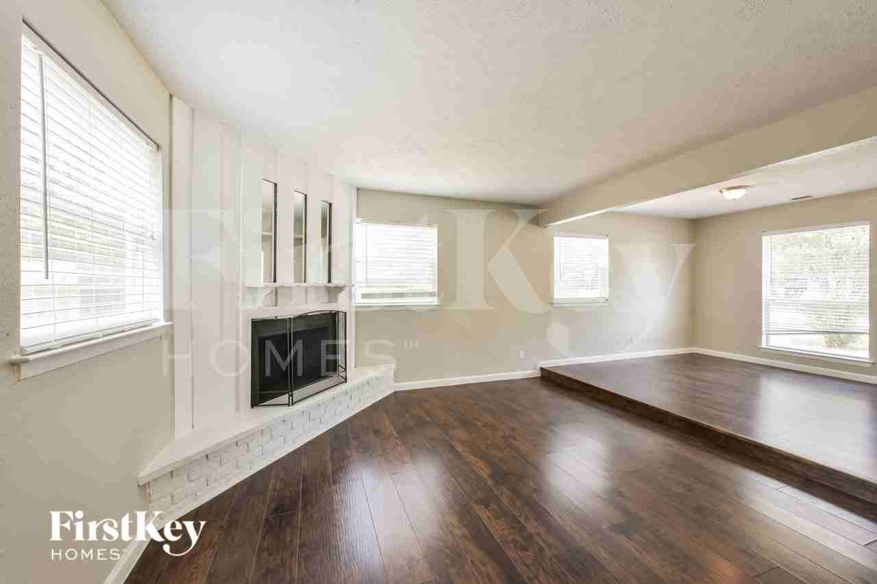 3603 Canary Dr - Photo 4 of 15