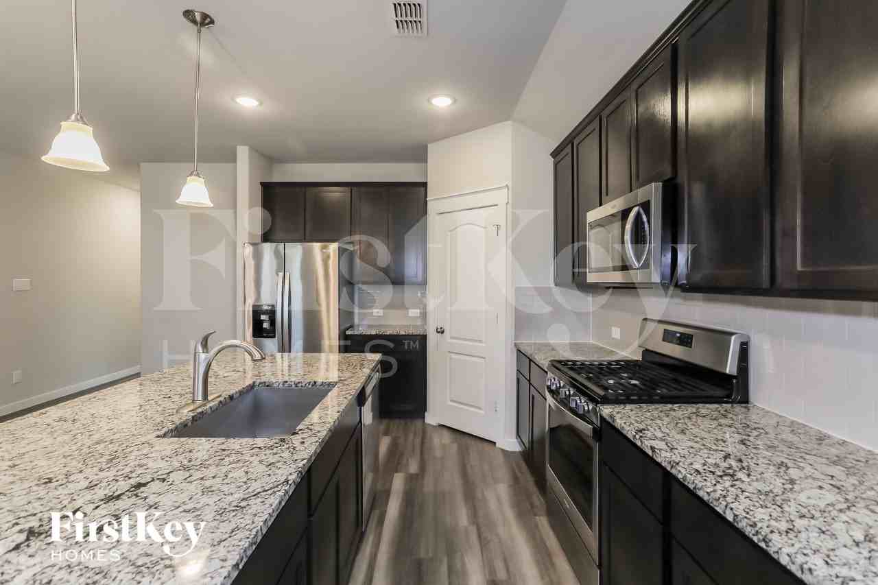 9017 Zubia Ln - Photo 4 of 15