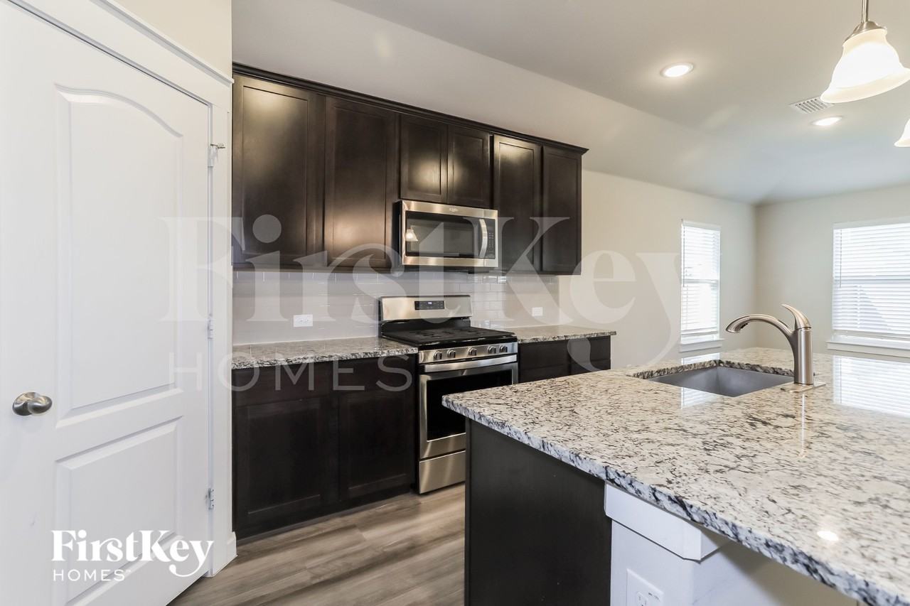 9017 Zubia Ln - Photo 5 of 15