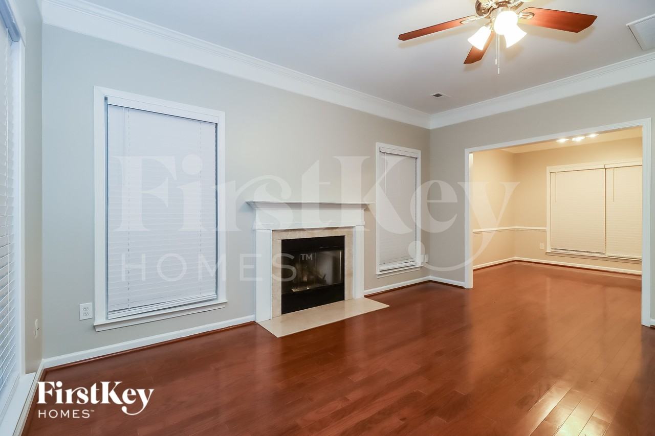 8675 Brook Glen Ln - Photo 5 of 15