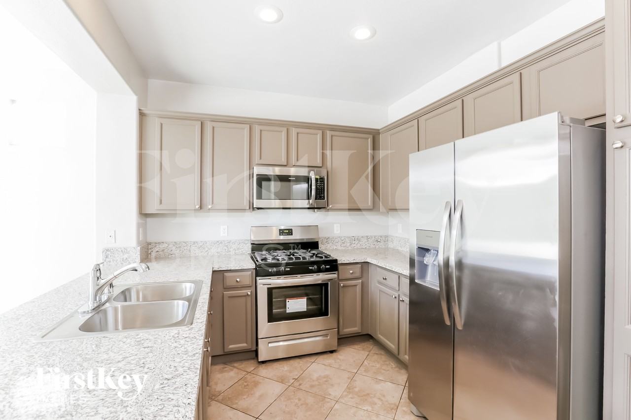 9461 Magnificent Ave - Photo 5 of 15